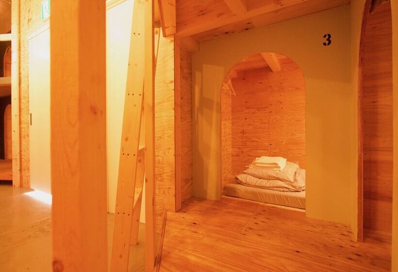 Кровать в Общей Комнате, Ishigaki Guesthouse Hive