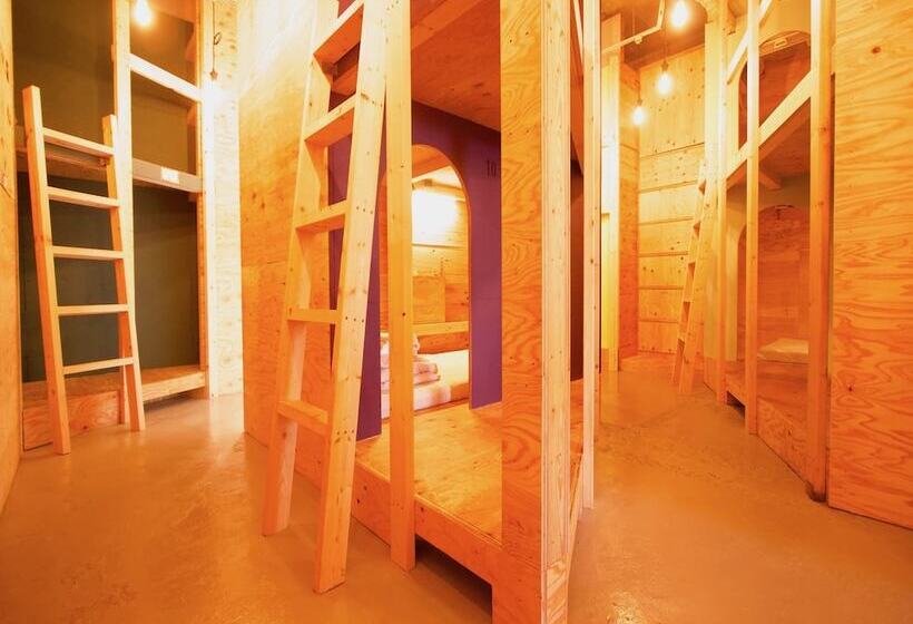 Кровать в Общей Комнате, Ishigaki Guesthouse Hive