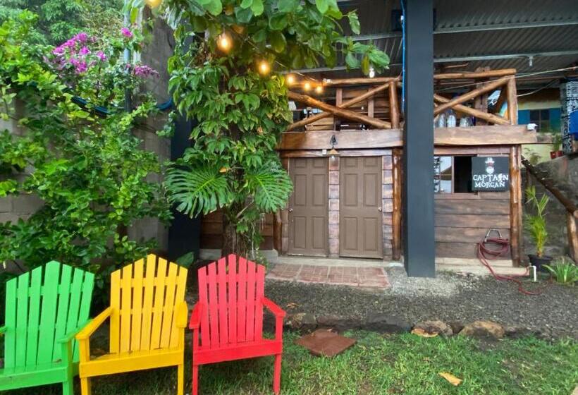 اتاق استاندارد با چشم‌انداز باغ, Captain Morgan Hostel Lake Coatepeque