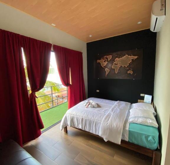 اتاق لوکس با بالکن, Captain Morgan Hostel Lake Coatepeque