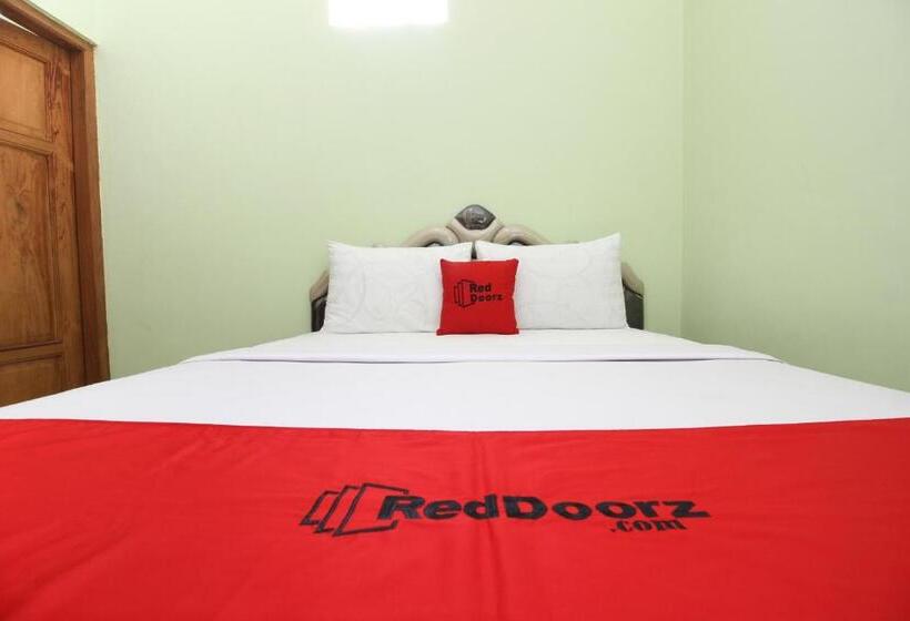 Номер Стандарт, Reddoorz Plus Near Taman Sari