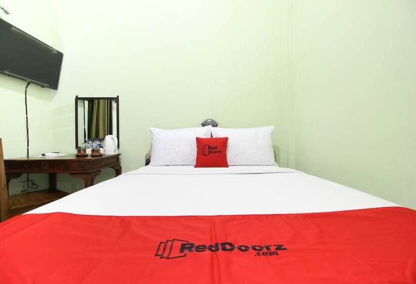 Номер Стандарт, Reddoorz Plus Near Taman Sari