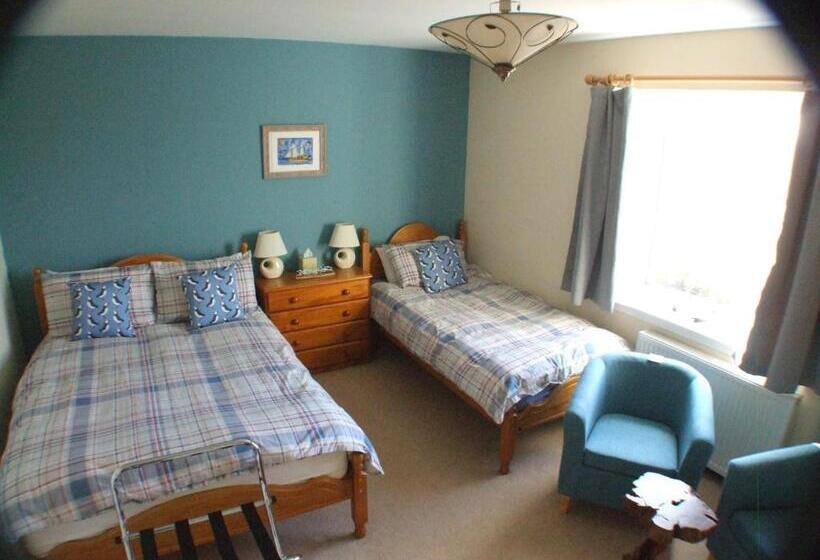 Трехместный Номер Deluxe, The Hawthorns B & B