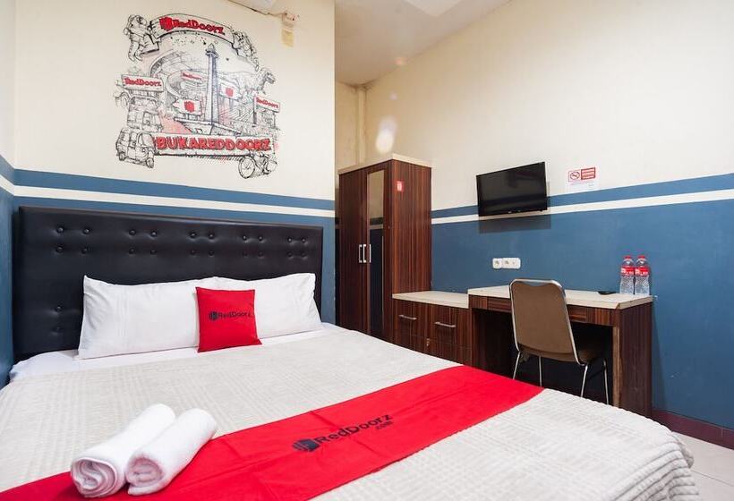 Номер Стандарт, Reddoorz Plus Near Universitas Indonesia