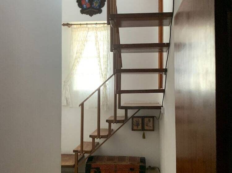 Шале 1 Спальня, Hostal Burgalés