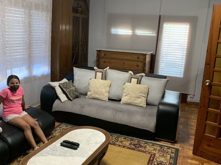 Шале 1 Спальня, Hostal Burgalés