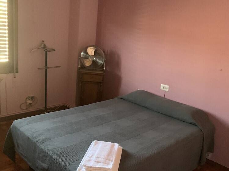 Шале 1 Спальня, Hostal Burgalés