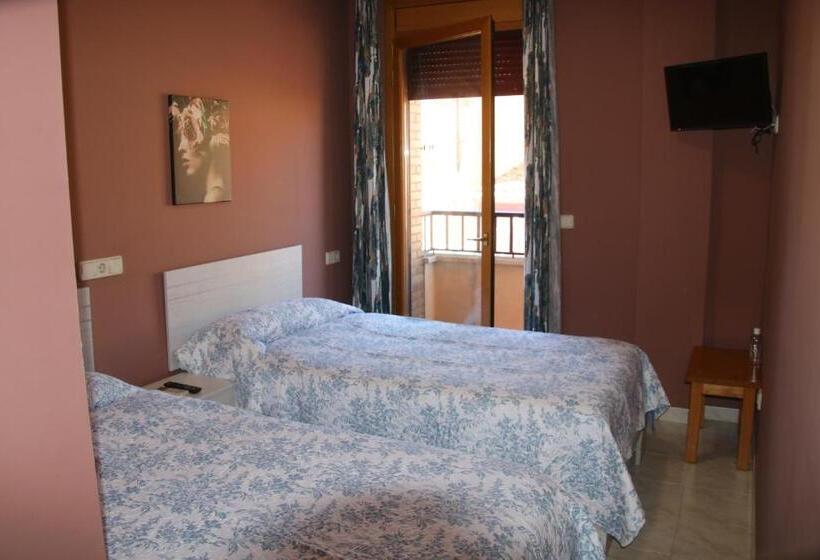 Номер Deluxe, Hostal Burgalés