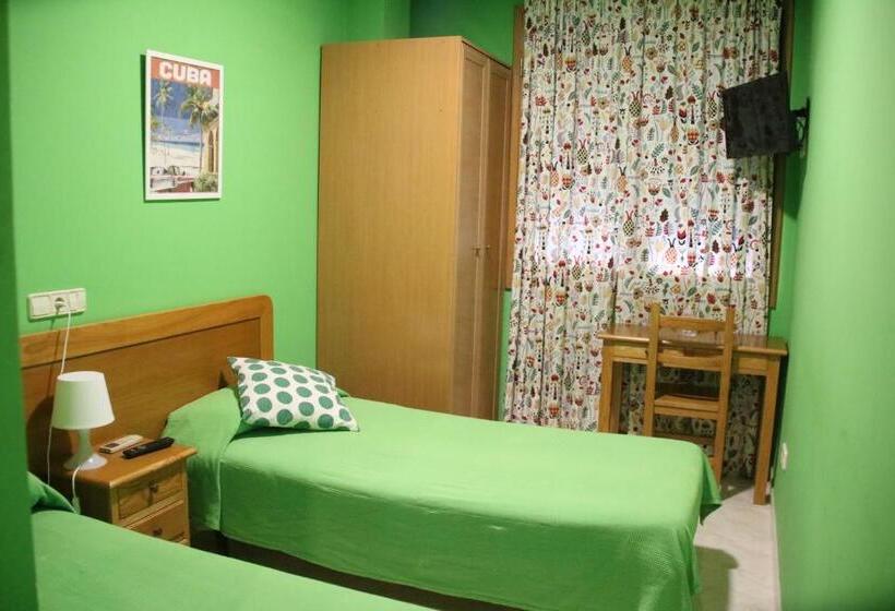 Номер Стандарт, Hostal Burgalés