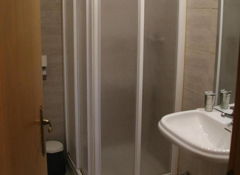 Дом 1 Спальня, Hostal Burgalés