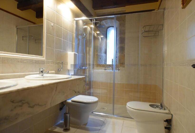 Полулюкс, Posada Torre Palacio La Taxuela