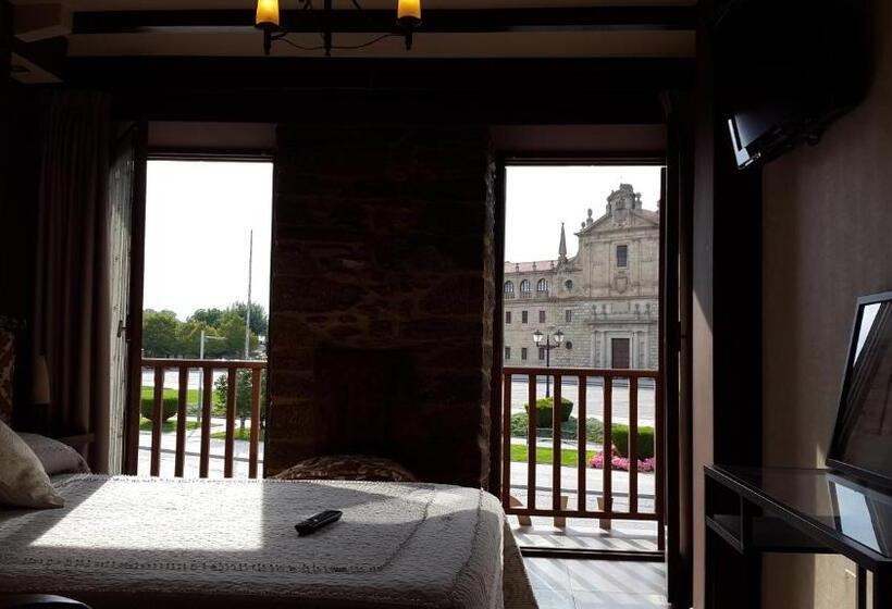 Номер Deluxe с Балконом, Hostal Medievo