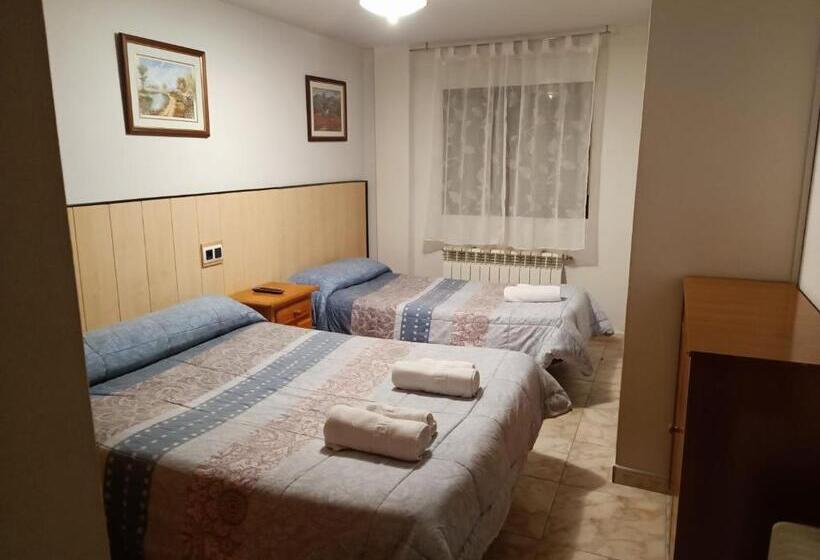 标准三人间, Hostal Residencia Taray