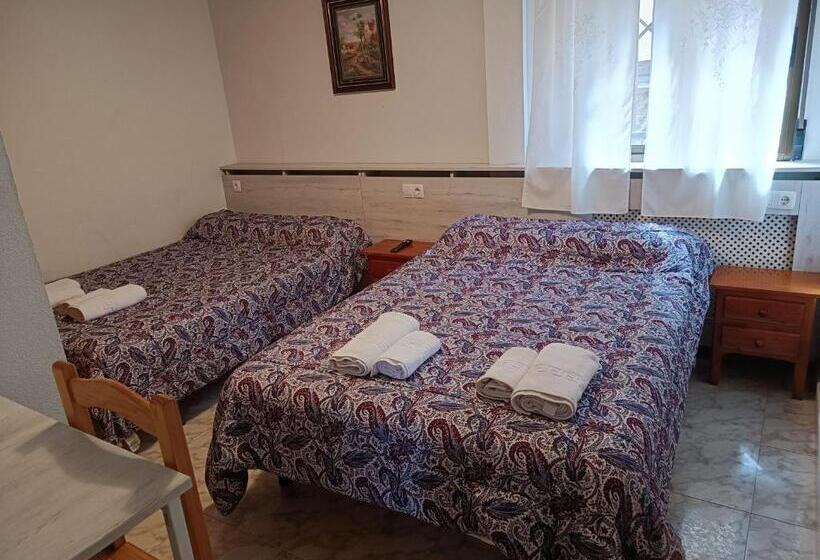 四人标准间, Hostal Residencia Taray