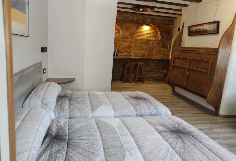Трехместный Номер Комфорт, Hostal Suetxe