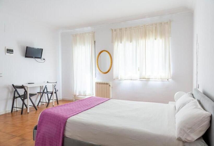 سوئیت با بالکن, Monrooms Barcelona
