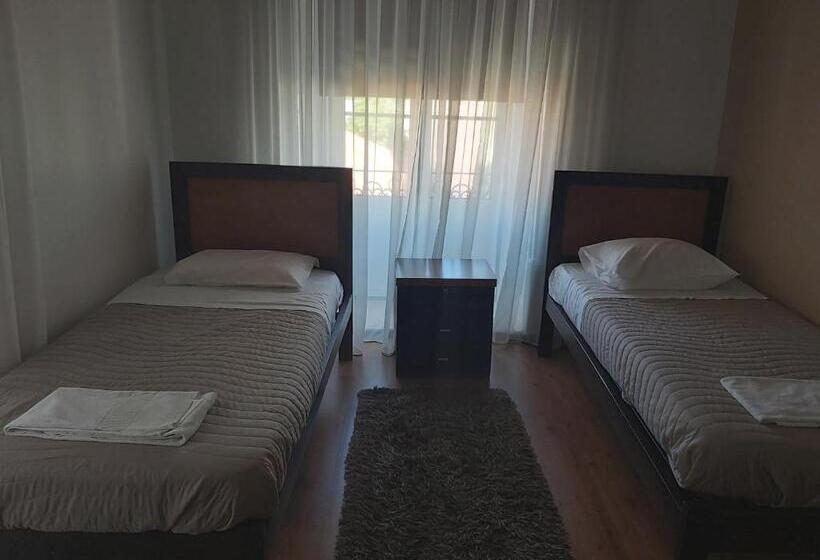 اتاق استاندارد چهارنفره با سرویس بهداشتی مشترک, Areia Da Foz