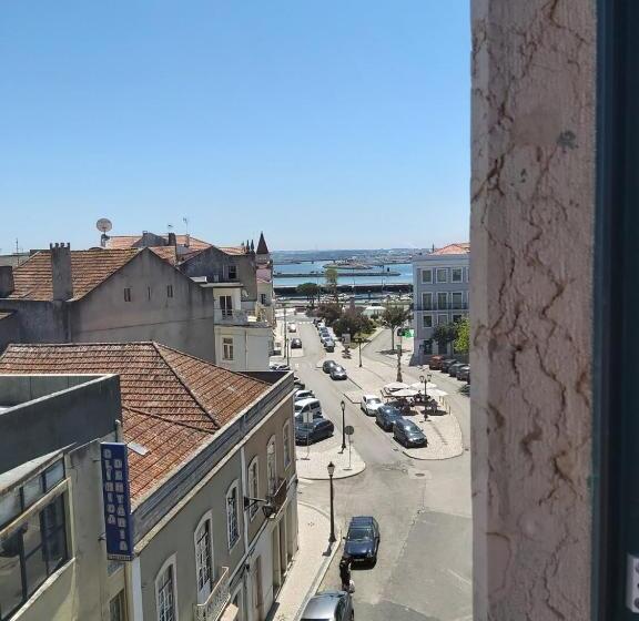 اتاق استاندارد چهارنفره با سرویس بهداشتی مشترک, Areia Da Foz