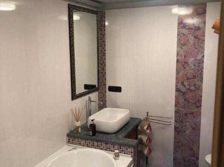 Апартаменты 2 Спальни, Aux Pieds Du Roi  Suite & Spa