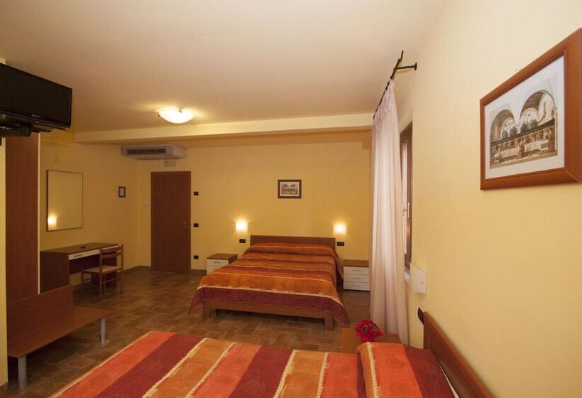 Четырехместный Номер Стандарт, Camere Santucci