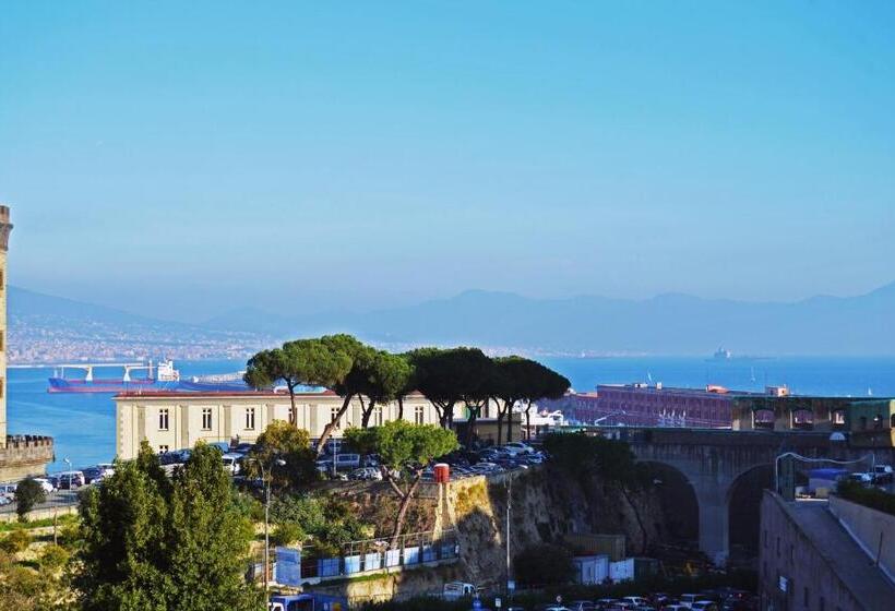 اتاق استاندارد با بالکن و چشم‌انداز دریا, I Giardini Del Re