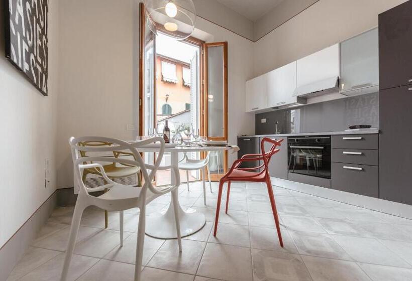 带1个卧室的带阳台的公寓, Residenza Cavour