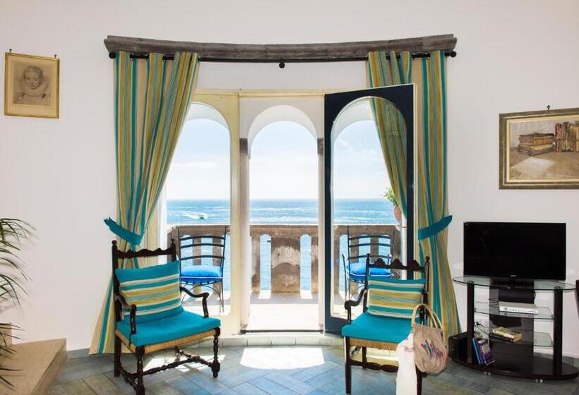 سوییت لوکس, Villa Torre Trasita Luxury Suites