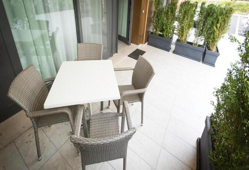 استودیوی استاندارد, Residence Al Bosco