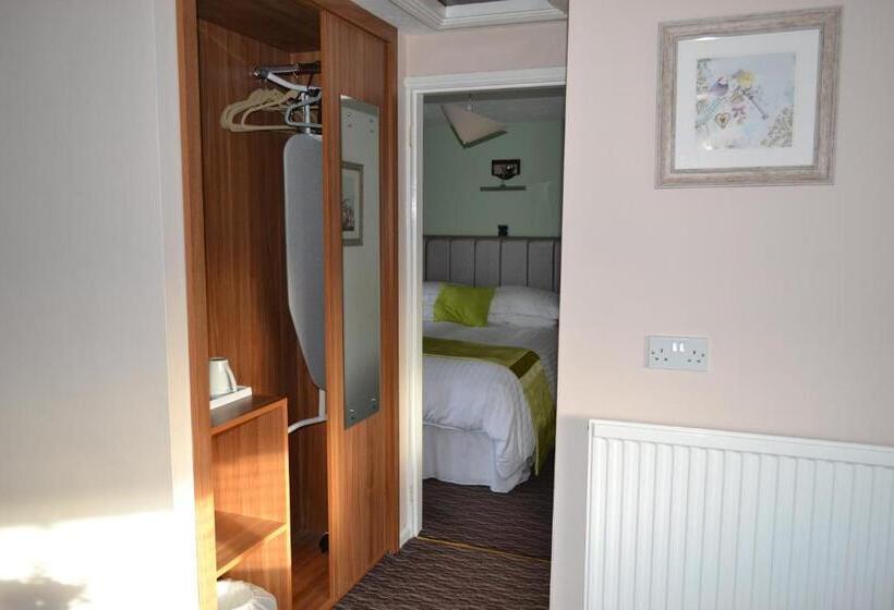Семейный Номер, Oak Tree Inn