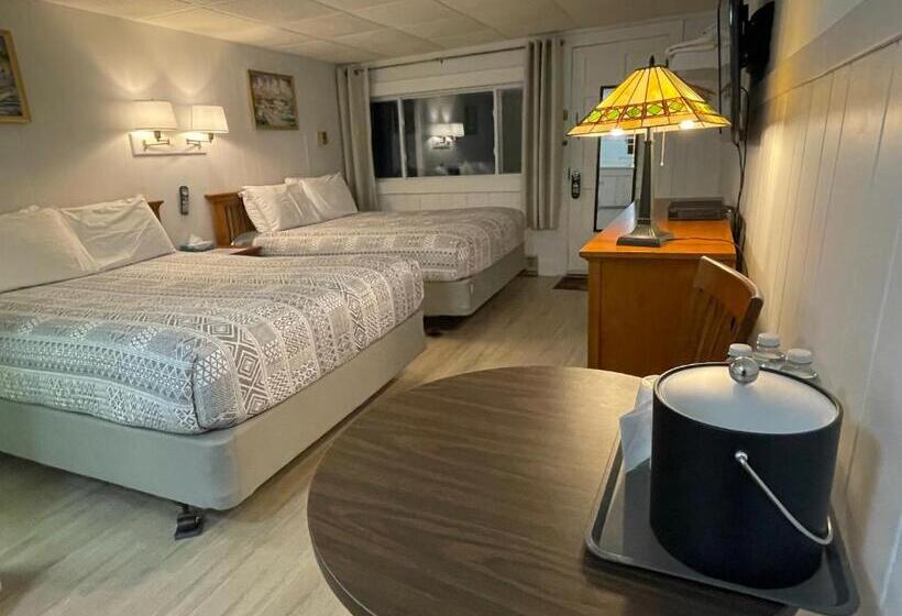 Четырехместный номер Премиум, Kennebunkport Motor Lodge