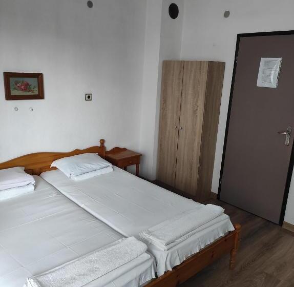 Номер Стандарт с Балконом, Guest House Drazhev