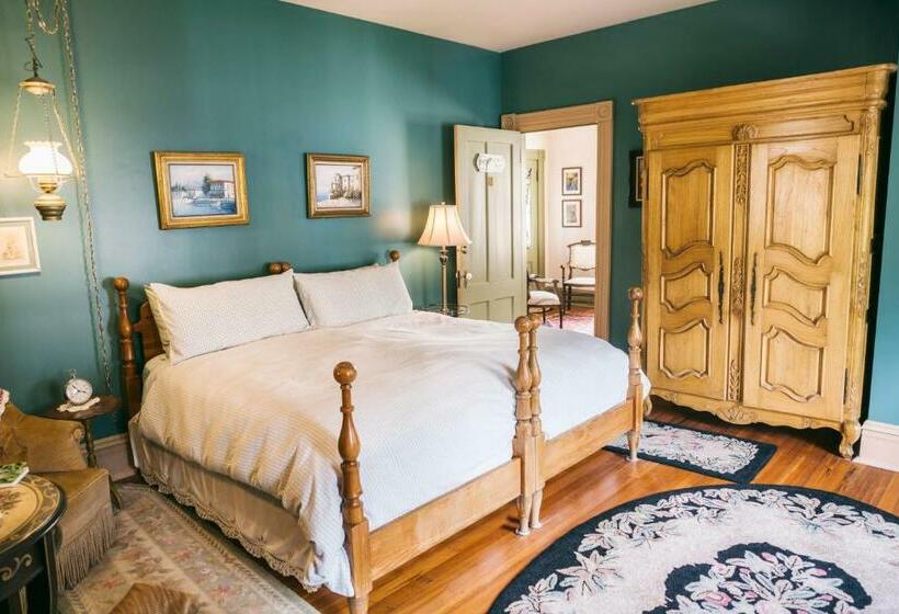 Номер Deluxe с Гидромассажем, Hummingbird Inn