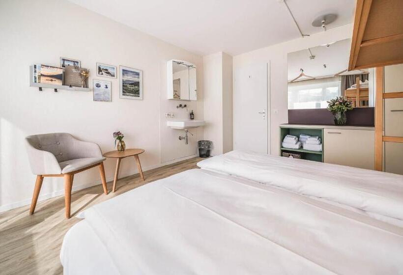 اتاق استاندارد سه تخته با سرویس بهداشتی مشترک, Wanderlust Guesthouse