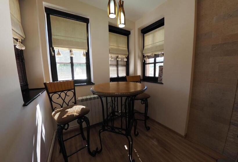 اتاق لوکس با چشم‌انداز شهر, Guest House Don Lux