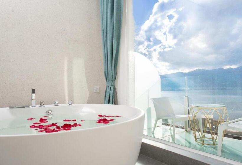 Номер Deluxe Вид на Море с Балконом, Butterfy Seaview Resort Villa