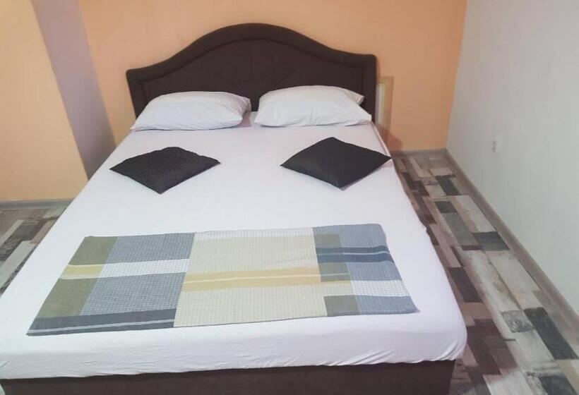 غرفة قياسية مزوَّدة بشُرفة, Guesthouse Ines