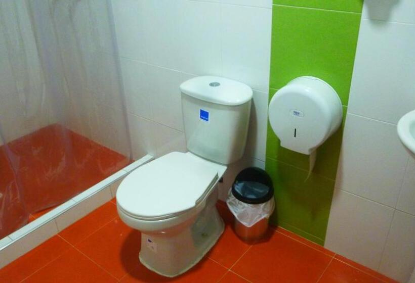 Четырехместный Номер Стандарт, Hostal Casa Artvelez