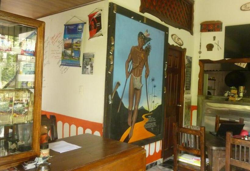 Четырехместный Номер Стандарт, Hostal Casa Artvelez