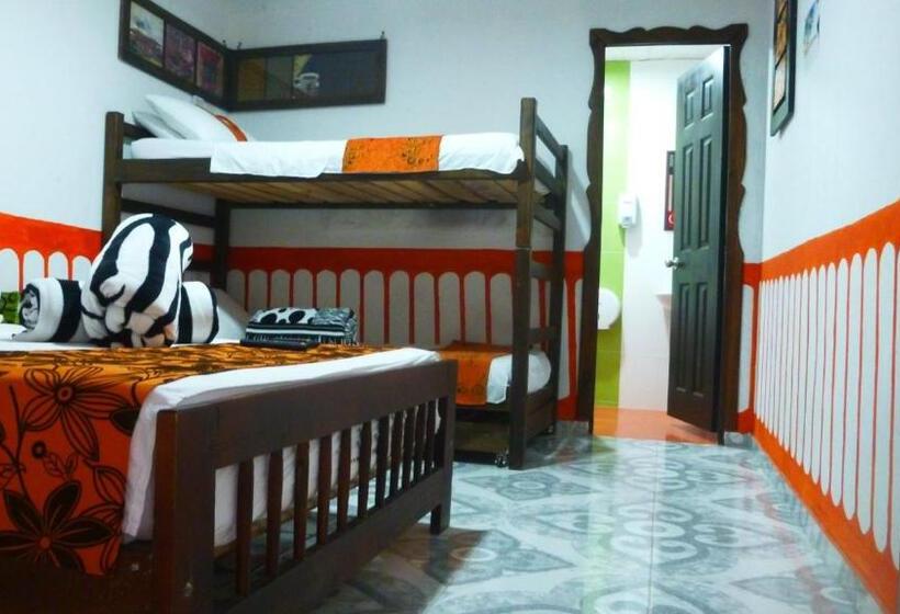 Четырехместный Номер Стандарт, Hostal Casa Artvelez