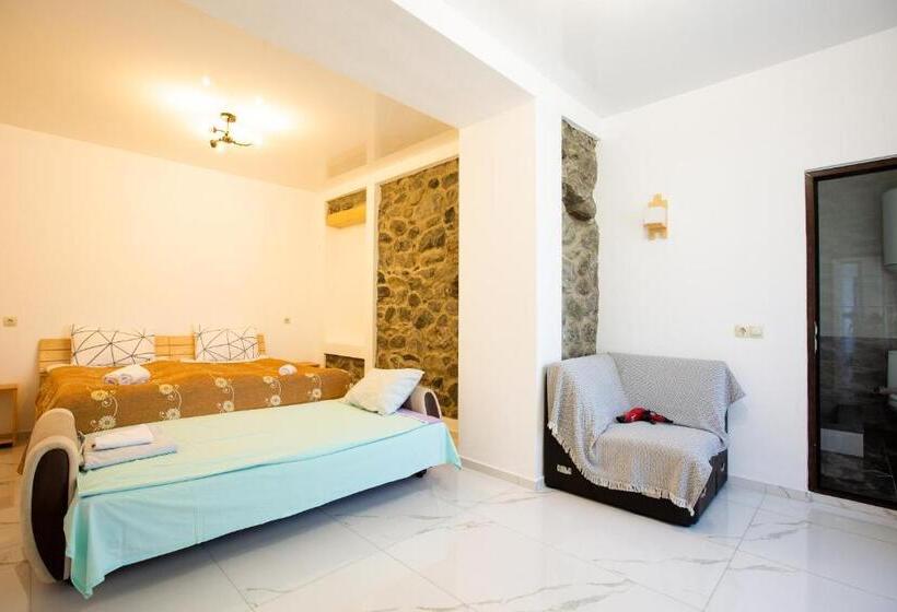 Standard Triple Room with Terrace, Level