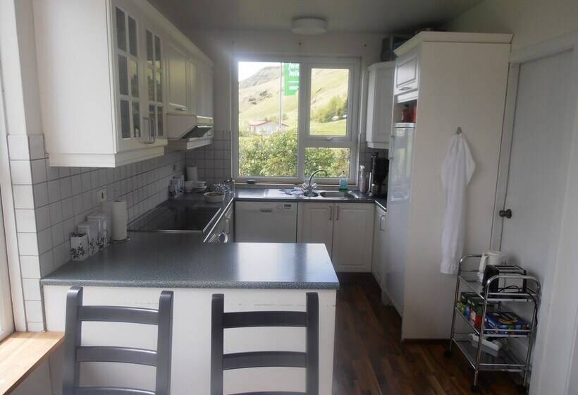 اتاق استاندارد با سرویس بهداشتی مشترک, Giljur Guesthouse