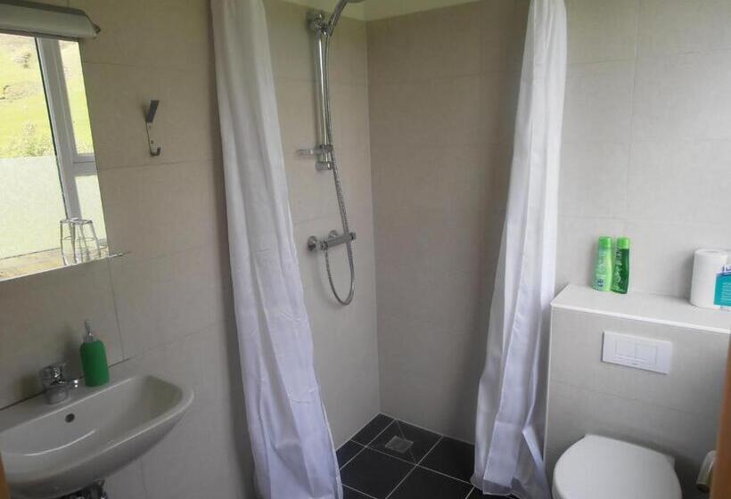 اتاق استاندارد سه تخته با چشم‌انداز, Giljur Guesthouse