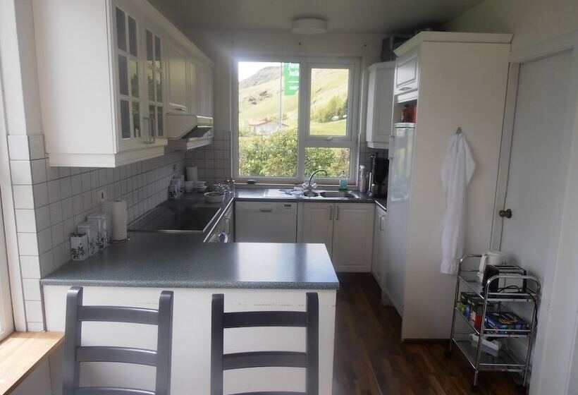 اتاق استاندارد با سرویس بهداشتی مشترک, Giljur Guesthouse