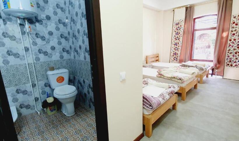エコノミートリプルルーム, Guest House Ruslan Nurata & Tours