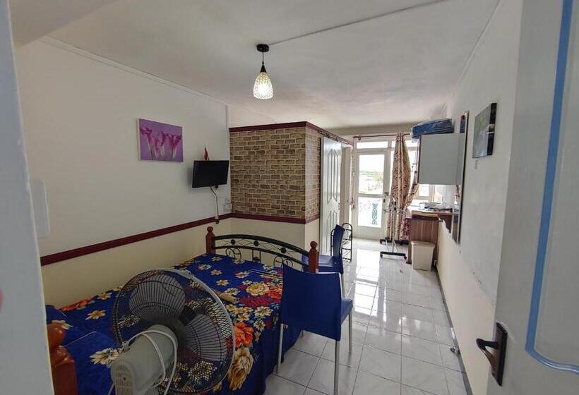 اتاق استاندارد با بالکن و چشم‌انداز دریا, Orient Guesthouse Auberge