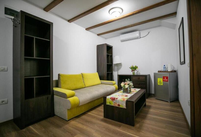 ペントハウスルーム, Crema Residence