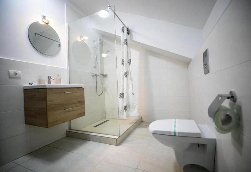 ペントハウスルーム, Crema Residence