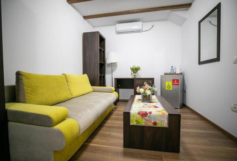 펜트하우스 룸, Crema Residence