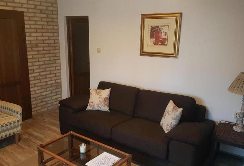 Апартаменты Deluxe 1 Спальня, Guest House Zlateya