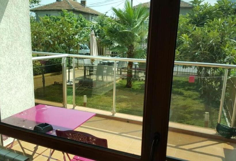 标准间带阳台, Guest House Beglik Tash